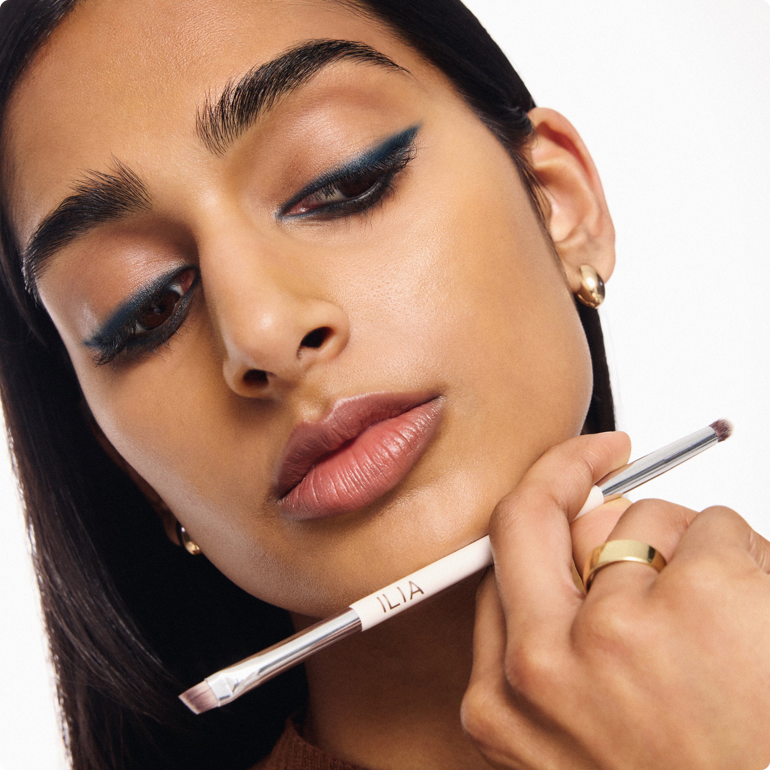 メイク道具・化粧小物 Ailine Angled Line + Smudge Brush | Eyeliner Brush | ILIA Beauty
